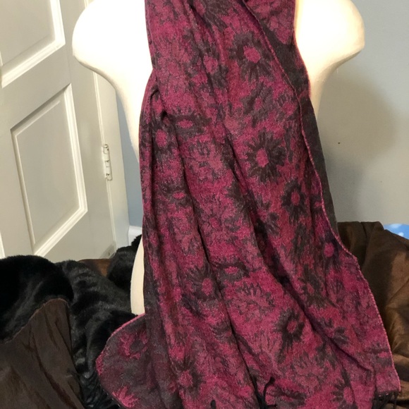 Gorgeous New Scarf - Picture 4 of 8